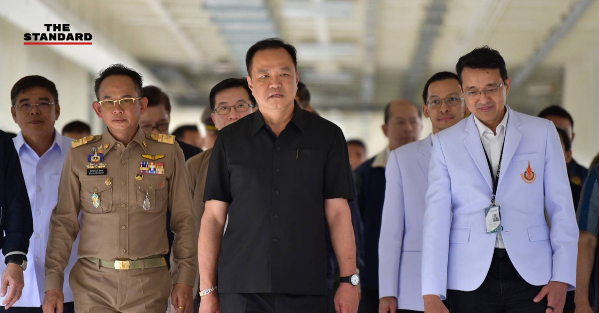 anutin-visit-injured-soldiers-songkhlanakarin-hospital