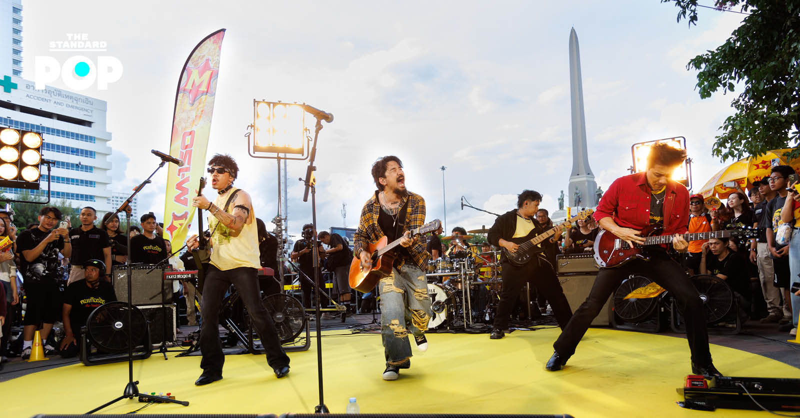 m150-taitossamith-victory-monument-concert