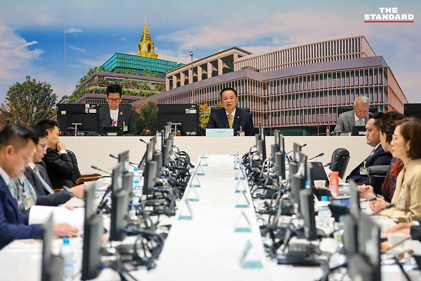 อนุทิน นำประชุม ครม.เศรษฐกิจ นัดแรก มั่นใจ 4 เดือน เศรษฐกิจ ไทย เติบโต - แก้ปัญหาปากท้องได้ นัดประชุมบ่ายวันจันทร์ทุกสัปดาห์ 3