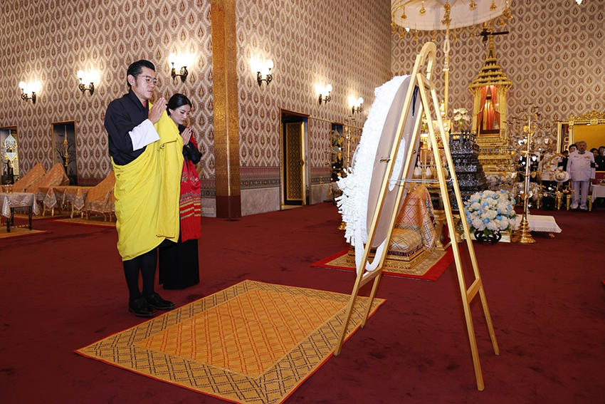 สมเด็จพระราชาธิบดี และสมเด็จพระราชินีแห่งภูฏาน เสด็จถวายราชสักการะพระบรมศพ สมเด็จพระนางเจ้าสิริกิติ์ พระบรมราชินีนาถ พระบรมราชชนนีพันปีหลวง 1