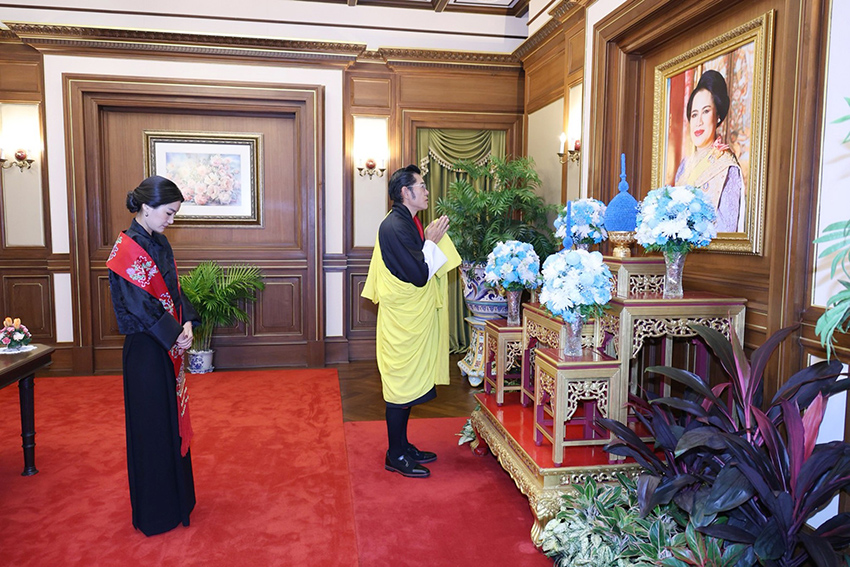 สมเด็จพระราชาธิบดี และสมเด็จพระราชินีแห่งภูฏาน เสด็จถวายราชสักการะพระบรมศพ สมเด็จพระนางเจ้าสิริกิติ์ พระบรมราชินีนาถ พระบรมราชชนนีพันปีหลวง 6