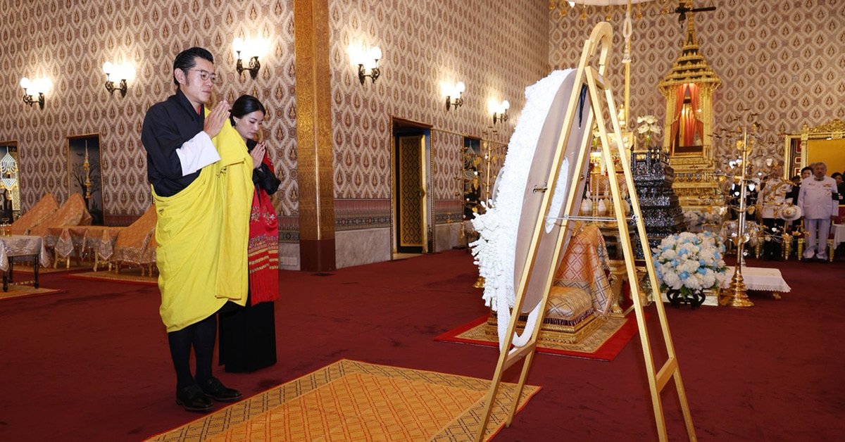 สมเด็จพระราชาธิบดี และสมเด็จพระราชินีแห่งภูฏาน เสด็จถวายราชสักการะพระบรมศพ สมเด็จพระนางเจ้าสิริกิติ์ พระบรมราชินีนาถ พระบรมราชชนนีพันปีหลวง