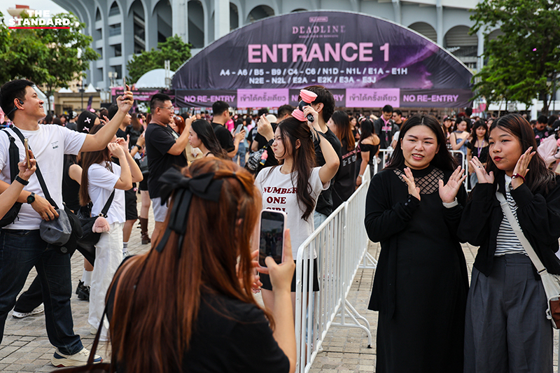 คอนเสิร์ต BLACKPINK ขอความร่วมมือ แต่งกายขาว-ดำ 2
