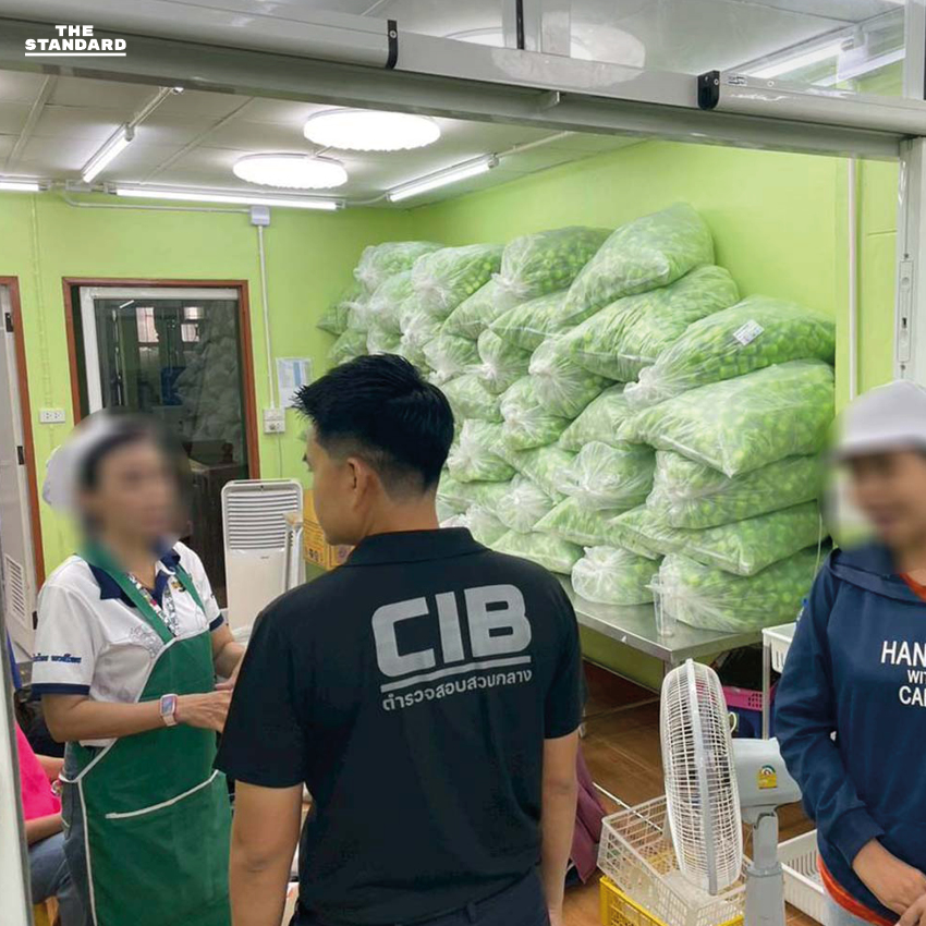 ตำรวจ-อย.บุกทลายแหล่งผลิตยาดมสมุนไพรดัง พบลักลอบผลิตนอกสถานที่ขออนุญาต ยึดของกลางกว่า 2.3 ล้านชิ้น มูลค่า 100 ล้านบาท 3