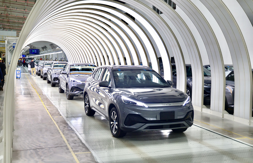 BYD ไทยแลนด์ เปิดชมโรงงานระยองครั้งแรก เผยตลาด EV โตแกร่ง ปี 68 ผลิตเต็มสูบ 4 หมื่นคัน ย้ำใช้ ‘Local content’ สูง 54% 3