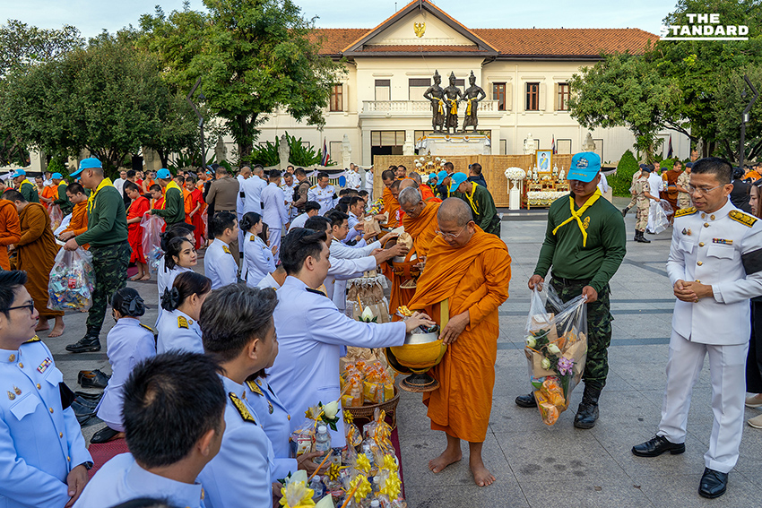 เชียงใหม่จัดพิธีตักบาตร 7 วัน ถวายพระราชกุศล สมเด็จพระพันปีหลวง ผสมผสาน วัฒนธรรมล้านนา 1