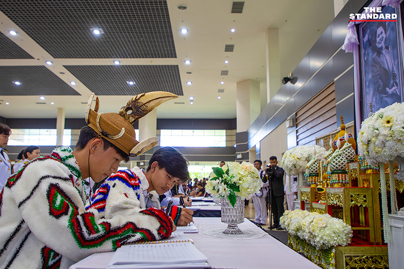 กลุ่มชาติพันธุ์และพสกนิกรเชียงใหม่ ร่วมถวายน้ำสรงพระบรมศพ สมเด็จพระพันปีหลวง 3