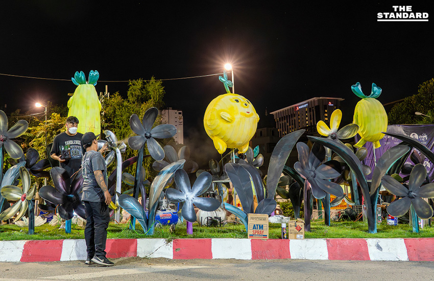 เชียงใหม่ปรับโทนประเพณี ‘ยี่เป็ง’ เป็นขาว-ดำ ถวายความอาลัย สมเด็จพระพันปีหลวง 1