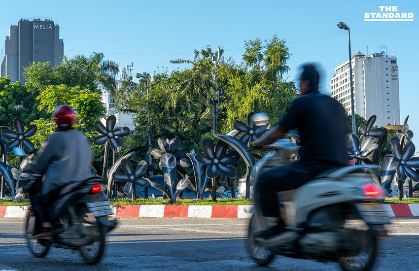 เชียงใหม่ปรับโทนประเพณี ‘ยี่เป็ง’ เป็นขาว-ดำ ถวายความอาลัย สมเด็จพระพันปีหลวง 8