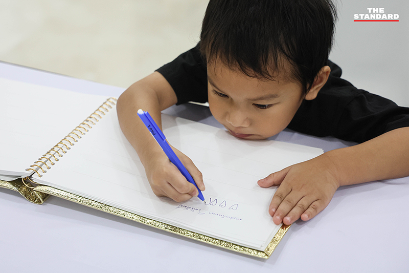 รพ.จุฬาฯ เปิดให้ประชาชน ลงนามถวายความอาลัย สมเด็จพระพันปีหลวง 1