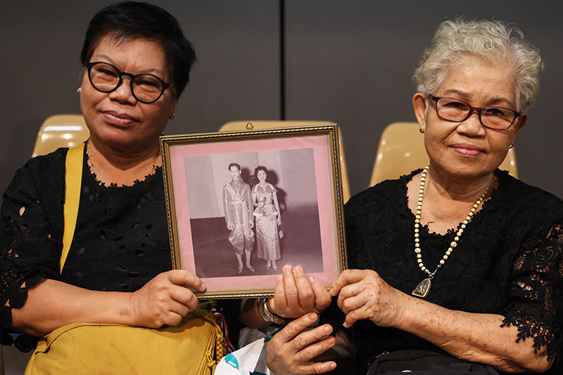 รพ.จุฬาฯ เปิดให้ประชาชน ลงนามถวายความอาลัย สมเด็จพระพันปีหลวง 11