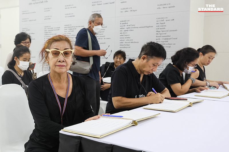 รพ.จุฬาฯ เปิดให้ประชาชน ลงนามถวายความอาลัย สมเด็จพระพันปีหลวง 2