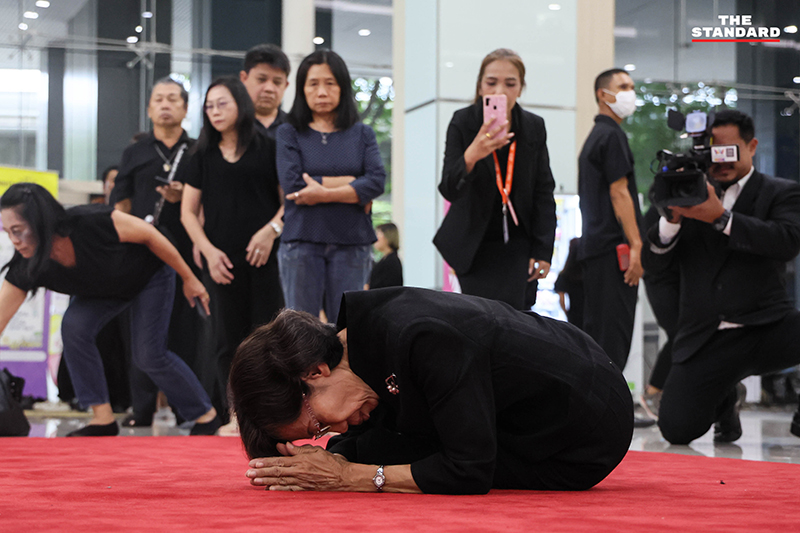 รพ.จุฬาฯ เปิดให้ประชาชน ลงนามถวายความอาลัย สมเด็จพระพันปีหลวง 3