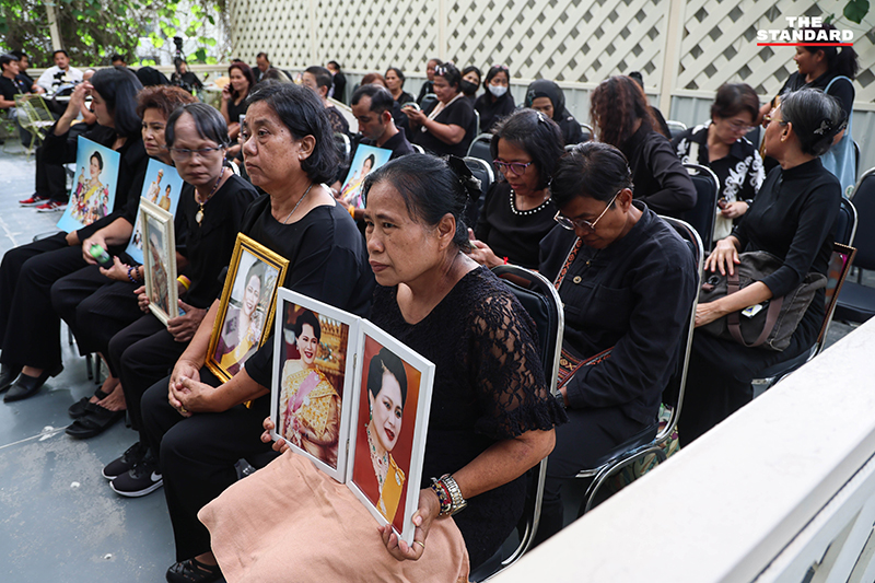 รพ.จุฬาฯ เปิดให้ประชาชน ลงนามถวายความอาลัย สมเด็จพระพันปีหลวง 8