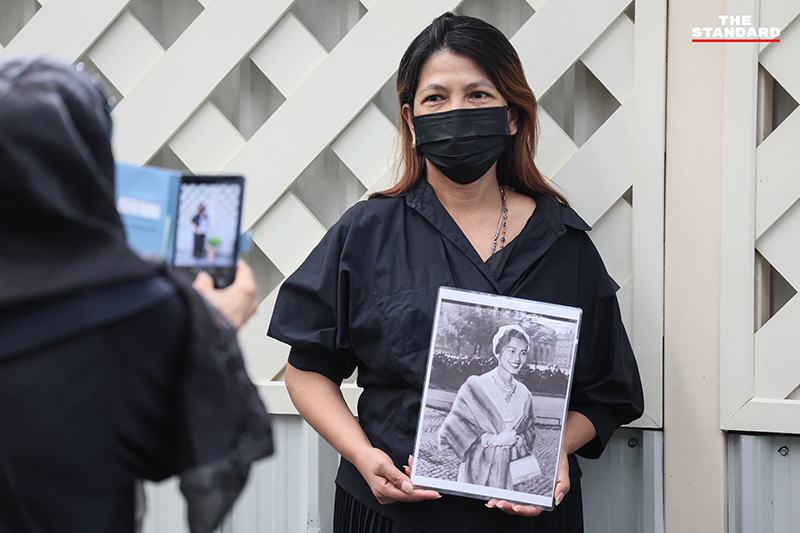 รพ.จุฬาฯ เปิดให้ประชาชน ลงนามถวายความอาลัย สมเด็จพระพันปีหลวง 9
