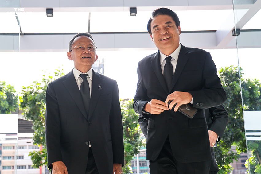 จุลพันธ์ เต็งหนึ่งนำทัพเพื่อไทยคนใหม่ สู้เลือกตั้ง ‘ประเสริฐ’ หวนนั่งเก้าอี้เลขาธิการพรรค ด้าน ‘วราเทพ’ เปิดตัวย้ายซบ รังเก่า 10