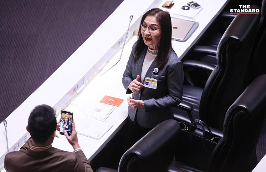 เริ่มประชุม รัฐสภา วาระพิจารณา ร่างแก้ไข รัฐธรรมนูญ ล่าช้ากว่าเวลานัดราว 40 นาที หลังองค์ประชุมไม่ครบ 1