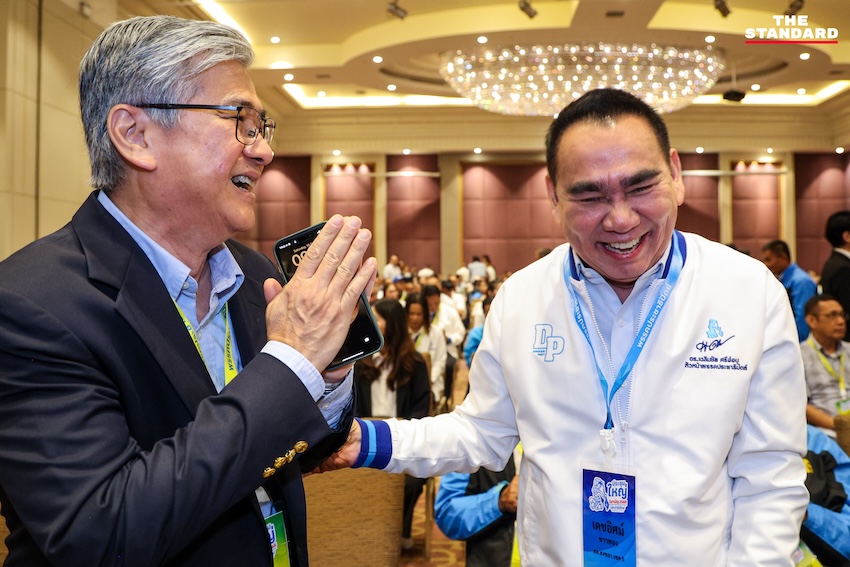 ประชุมใหญ่ฯ เลือกหัวหน้าพรรคประชาธิปัตย์คนใหม่คึกคัก **อภิสิทธิ์**บอกใจไม่เคยไปไหน **เดชอิศม์**โผกอดทักทาย 13