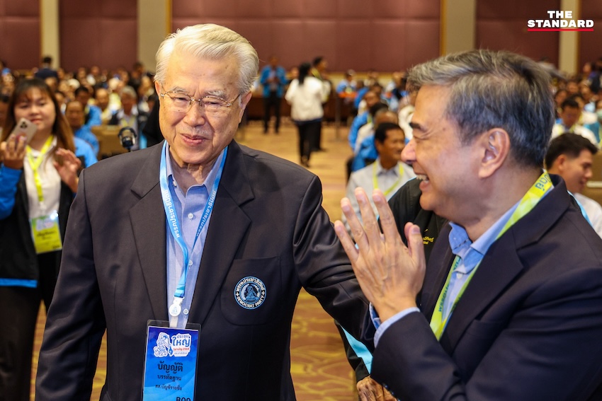 ประชุมใหญ่ฯ เลือกหัวหน้าพรรคประชาธิปัตย์คนใหม่คึกคัก **อภิสิทธิ์**บอกใจไม่เคยไปไหน **เดชอิศม์**โผกอดทักทาย 6