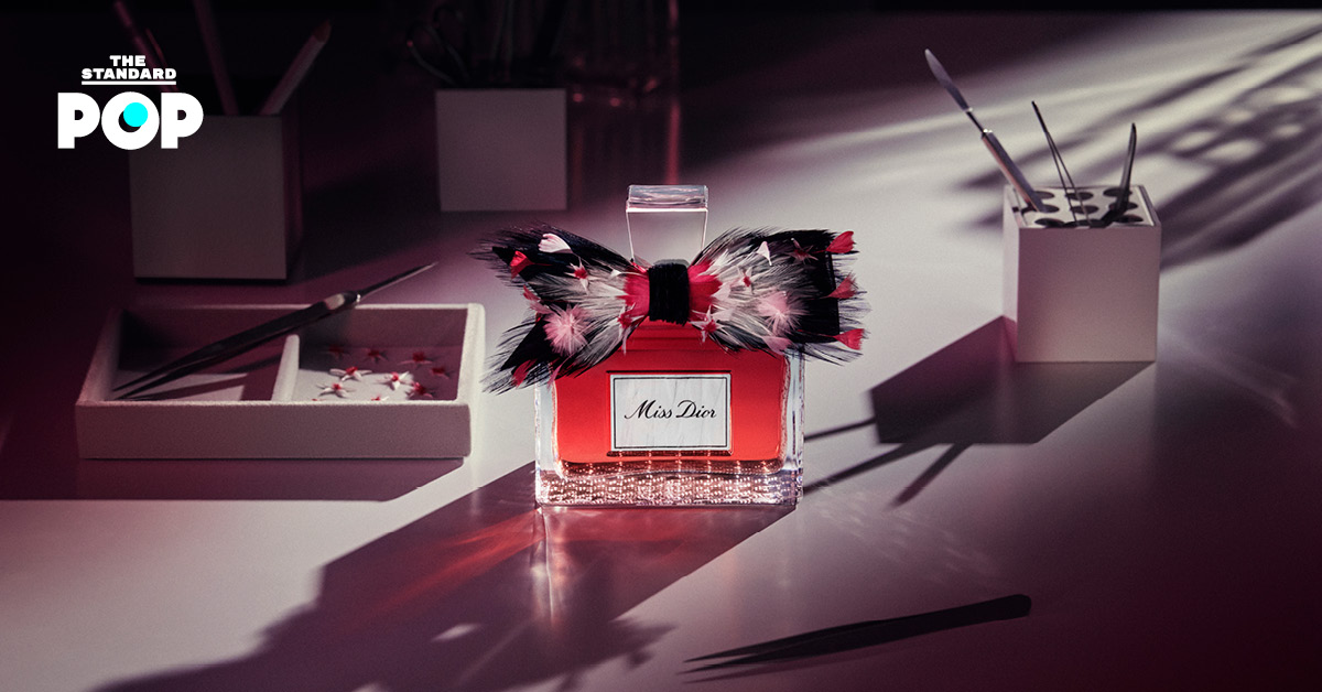 DIOR เปิดตัว Miss Dior x Maison Février คอลเล็กชันโบว์ขนนกที่มี 2 ชิ้นในไทย