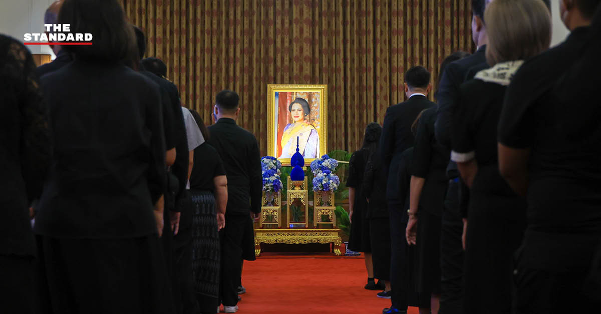 ประชาชนหลั่งไหลถวายน้ำสรงพระบรมศพ สมเด็จพระพันปีหลวง ณ ศาลาสหทัยสมาคม