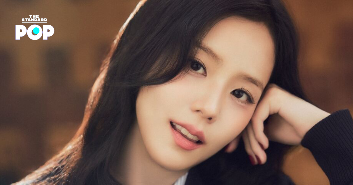 JISOO กลับมาขึ้นแคมเปญ Tommy Hilfiger อีกครั้งสำหรับช่วงเทศกาลปลายปี