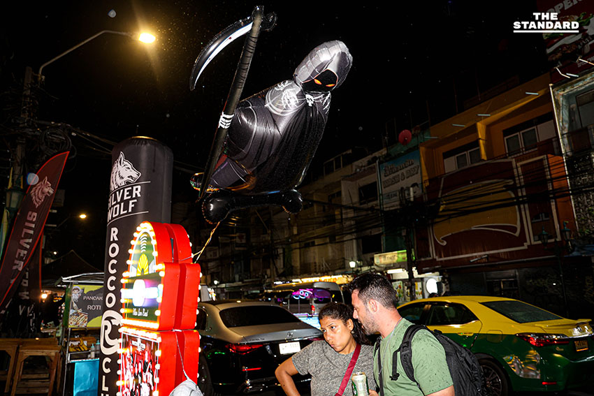 ไทย-เทศ ร่วมแต่งผีฮาโลวีน ถนนข้าวสาร แม้ปรับรูปแบบงดรื่นเริง-แสดงความอาลัย 1