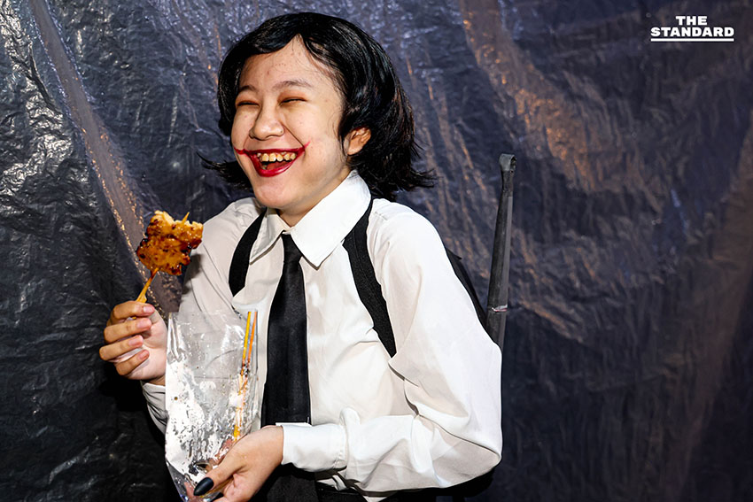 ไทย-เทศ ร่วมแต่งผีฮาโลวีน ถนนข้าวสาร แม้ปรับรูปแบบงดรื่นเริง-แสดงความอาลัย 10