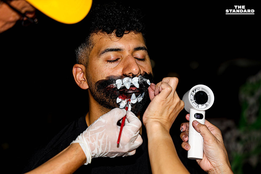 ไทย-เทศ ร่วมแต่งผีฮาโลวีน ถนนข้าวสาร แม้ปรับรูปแบบงดรื่นเริง-แสดงความอาลัย 12