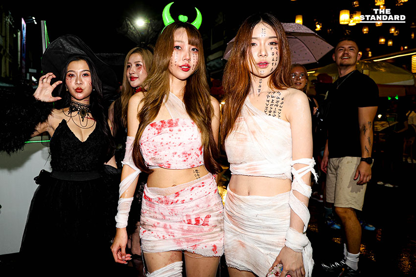 ไทย-เทศ ร่วมแต่งผีฮาโลวีน ถนนข้าวสาร แม้ปรับรูปแบบงดรื่นเริง-แสดงความอาลัย 20