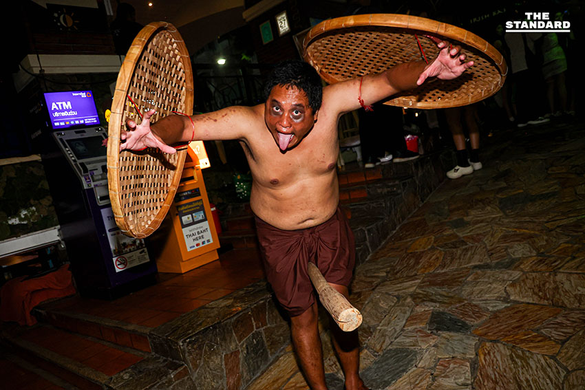 ไทย-เทศ ร่วมแต่งผีฮาโลวีน ถนนข้าวสาร แม้ปรับรูปแบบงดรื่นเริง-แสดงความอาลัย 3