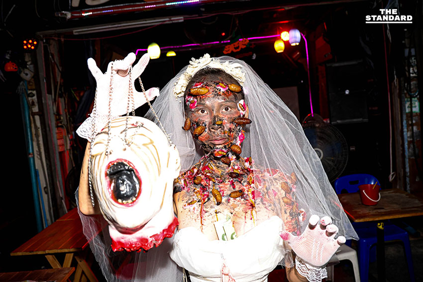 ไทย-เทศ ร่วมแต่งผีฮาโลวีน ถนนข้าวสาร แม้ปรับรูปแบบงดรื่นเริง-แสดงความอาลัย 6