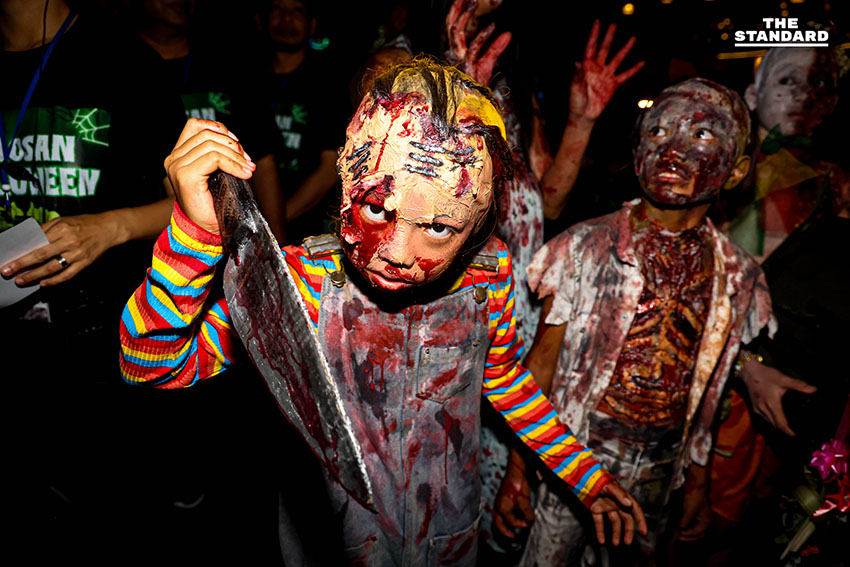 ไทย-เทศ ร่วมแต่งผีฮาโลวีน ถนนข้าวสาร แม้ปรับรูปแบบงดรื่นเริง-แสดงความอาลัย 8