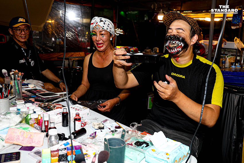 ไทย-เทศ ร่วมแต่งผีฮาโลวีน ถนนข้าวสาร แม้ปรับรูปแบบงดรื่นเริง-แสดงความอาลัย 9