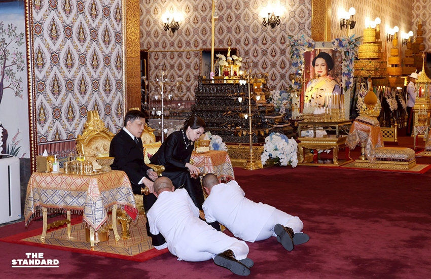 ในหลวง พระราชินี ทรงบำเพ็ญพระราชกุศลถวายพระบรมศพ สมเด็จพระพันปีหลวง เป็นวันที่ 3 1