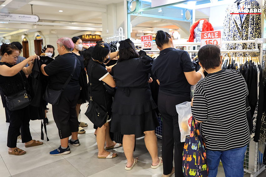 สำรวจตลาดเสื้อดำ-เครื่องแต่งกายไว้ทุกข์ พบ ราคาปรับสูงขึ้น 4