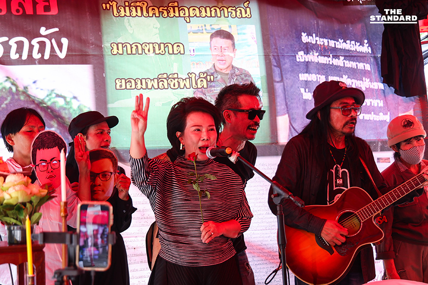 19 ปี ‘นวมทอง ไพรวัลย์’ ประชาชน-คนการเมือง ร่วมรำลึกสดุดี วีรชนรัฐประหาร 2549 12