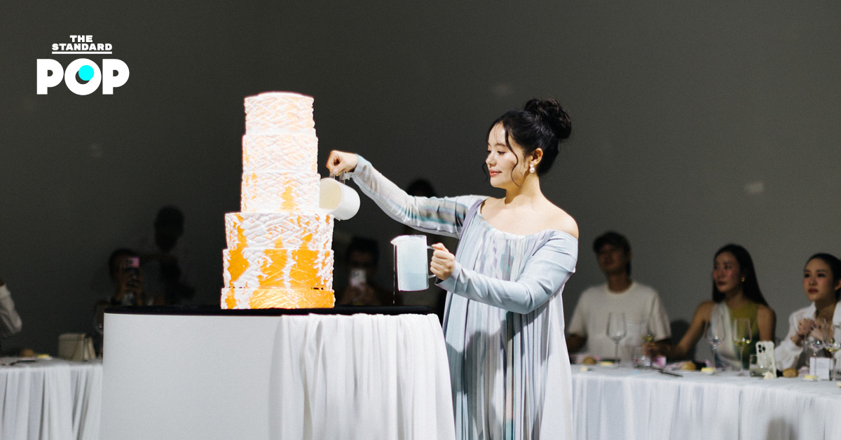 THE PARROT FALL/WINTER 2025 แฟชั่นโชว์ Performance Art ที่ทำร่วมกับ Emie Cake Studio
