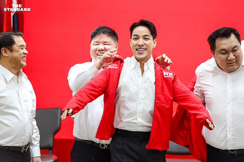 เพื่อไทยเปิดตัว 22 ผู้สมัคร มั่นใจทะลุเป้า 200 ที่นั่ง ด้าน สุริยะบอกมีขบวนการใช้เงินซื้อตัว สส. ขณะผู้สมัครศรีสะเกษอาสาปราบงูเห่า 1