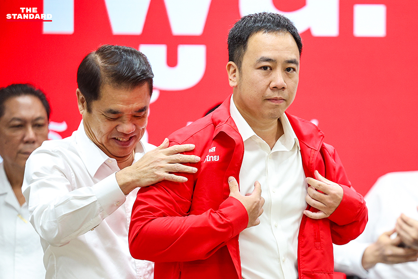 เพื่อไทยเปิดตัว 22 ผู้สมัคร มั่นใจทะลุเป้า 200 ที่นั่ง ด้าน สุริยะบอกมีขบวนการใช้เงินซื้อตัว สส. ขณะผู้สมัครศรีสะเกษอาสาปราบงูเห่า 2