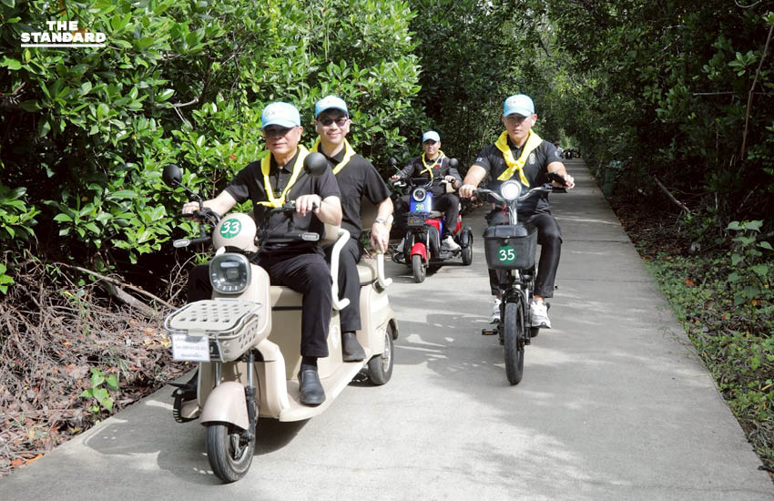 พีระพันธุ์ ร่วมกิจกรรมจิตอาสา 904 น้อมส่งเสด็จสู่สวรรคาลัย พัฒนาแหล่งพักผ่อนชายทะเล บางขุนเทียน 2