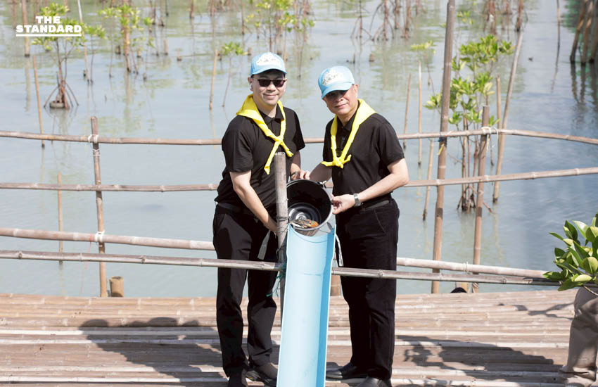 พีระพันธุ์ร่วมกิจกรรมจิตอาสา 904 น้อมส่งเสด็จสู่สวรรคาลัย พัฒนาแหล่งพักผ่อนชายทะเล บางขุนเทียน 5