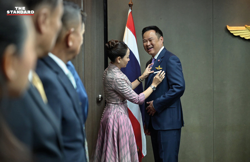 นายกฯ รับมอบเครื่องหมายความสามารถในการบินชั้นกิตติมศักดิ์ กองทัพอากาศ เชิดชูเป็นผู้ดำรงตำแหน่งสำคัญในราชการ-ทำคุณประโยชน์ด้านการบิน 2