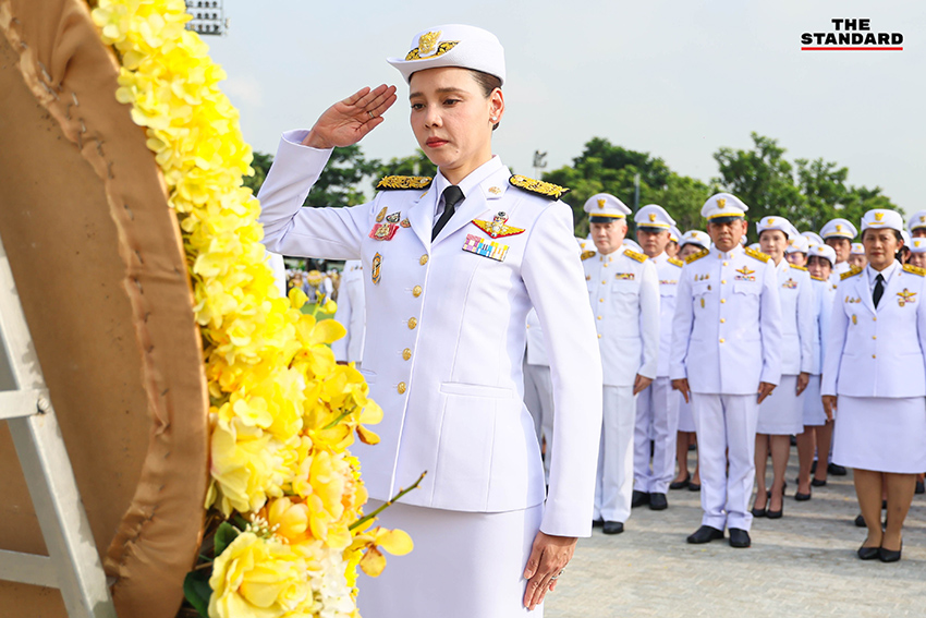 นายกฯ นำ ครม. ถวาย พวงมาลา เนื่องใน วันนวมินทรมหาราช 13 ตุลาคม 8