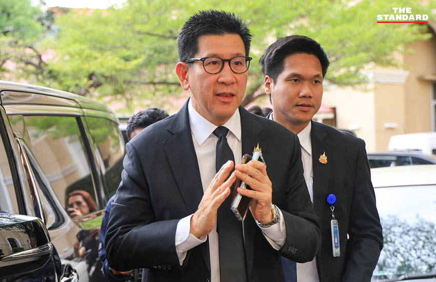 นายกฯ นำ ครม. ยืนสงบนิ่ง ถวายความอาลัย รับสิ้น พระพันปีหลวง เป็นความสูญเสียครั้งยิ่งใหญ่ ขอร่วมกันสืบสาน พระราชปณิธาน 6