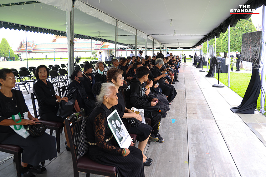 เริ่มวันแรก เปิดให้ประชาชนเข้าถวายสักการะ-ลงนามอาลัย สมเด็จพระพันปีหลวง 10