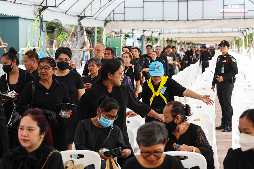 เริ่มวันแรก เปิดให้ประชาชนเข้าถวายสักการะ-ลงนามอาลัย สมเด็จพระพันปีหลวง 2