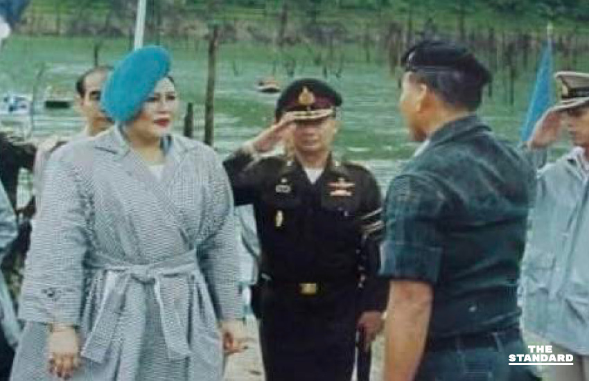 พระมหากรุณาธิคุณ สมเด็จพระบรมราชชนนีพันปีหลวง เสด็จฯ เยี่ยม ตชด. พิทักษ์ป่า ฮาลา-บาลา ปี 2539 พระราชทานวิทยุสื่อสาร 1