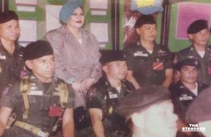 พระมหากรุณาธิคุณ สมเด็จพระบรมราชชนนีพันปีหลวง เสด็จฯ เยี่ยม ตชด. พิทักษ์ป่า ฮาลา-บาลา ปี 2539 พระราชทานวิทยุสื่อสาร 2