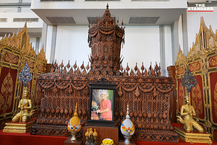 รมว.วัฒนธรรม ตรวจเยี่ยมสิ่งปลูกสร้างประกอบพระเมรุมาศ สั่งปิด โรงราชรถ 29 ต.ค.นี้ เตรียมบูรณะให้แล้วเสร็จภายใน 1 ปี 4